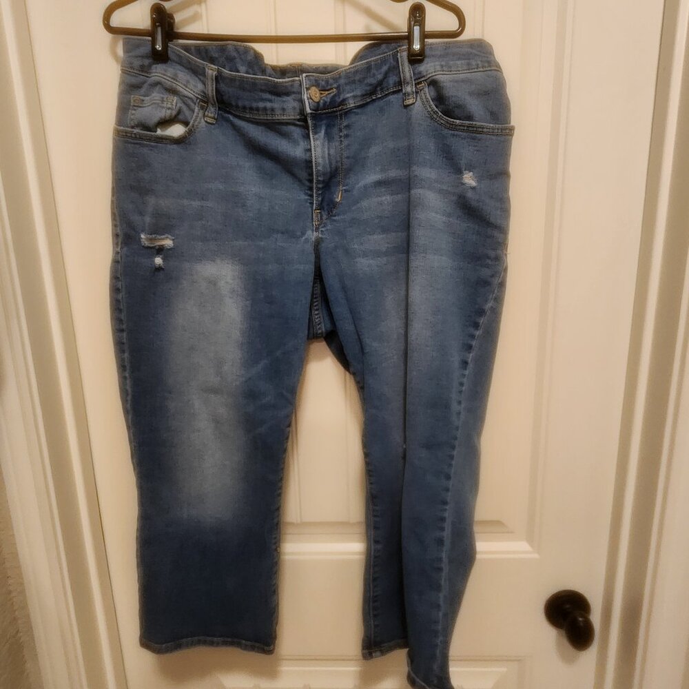 Old Navy 20 Distressed Capris